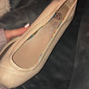 Like new Gold BOBS. ❤️ worn only a couple times!